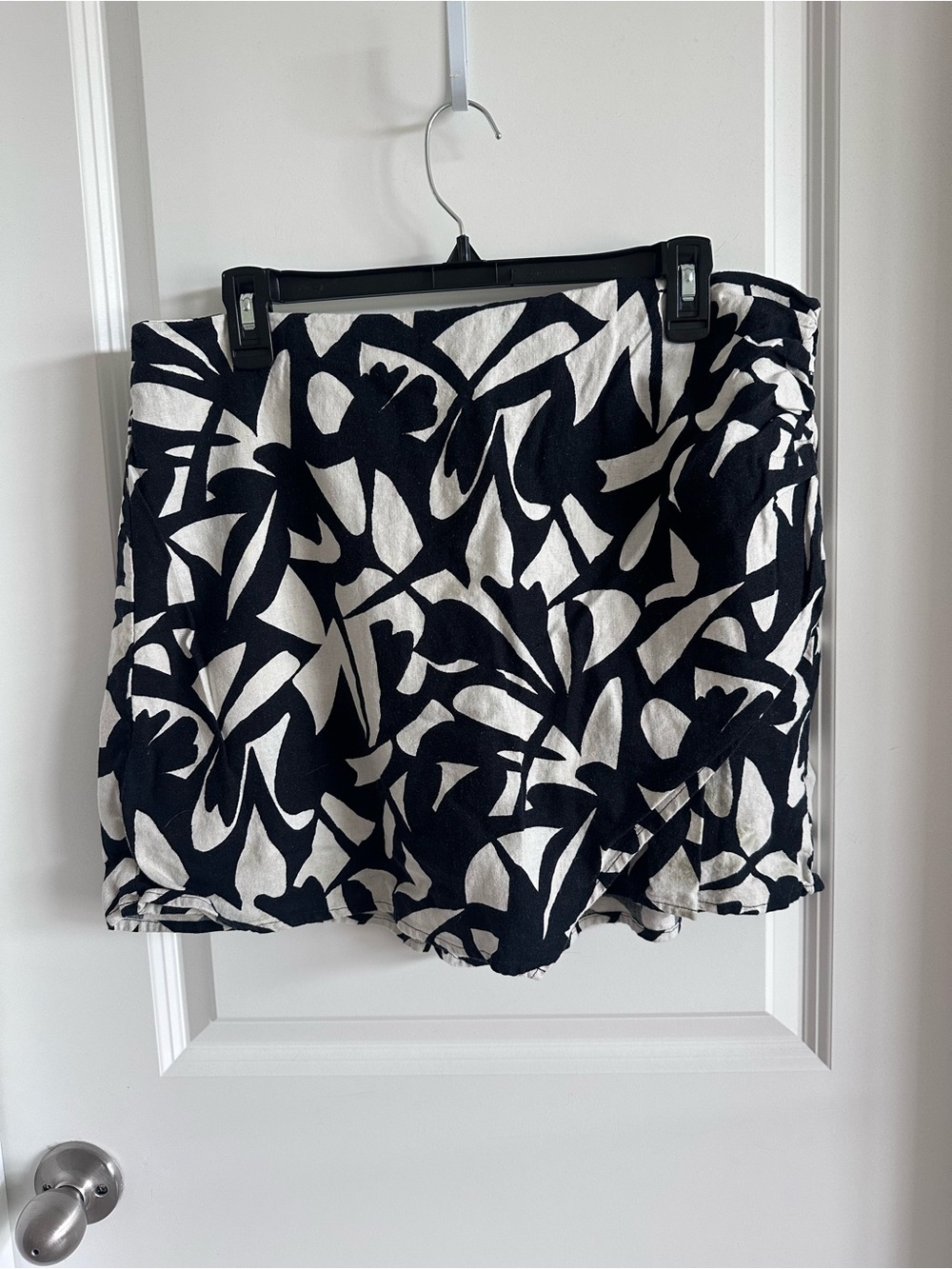 Women's Black & White Patterned Skort